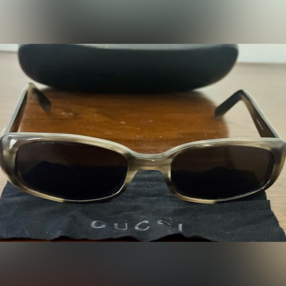 Vintage Gucci rectangular sunglasses (late 90s, early 2000s).